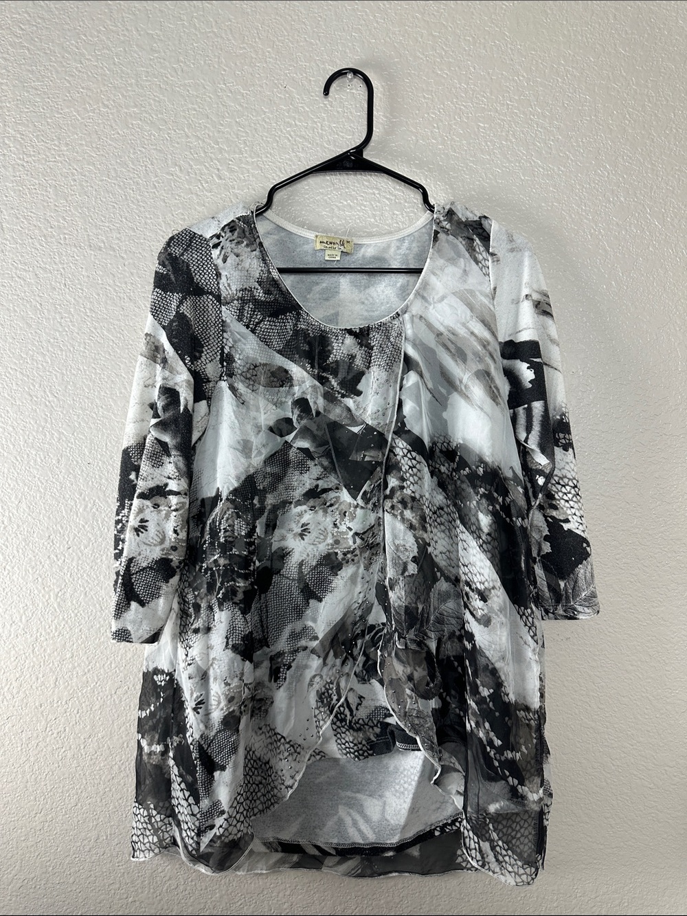 One world light gray/Black floral abstract Blouse M